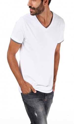 xx_o_camiseta-baasica-royalty-branca-1cl221ocqn0j3p9137kptl1f9sa.jpg